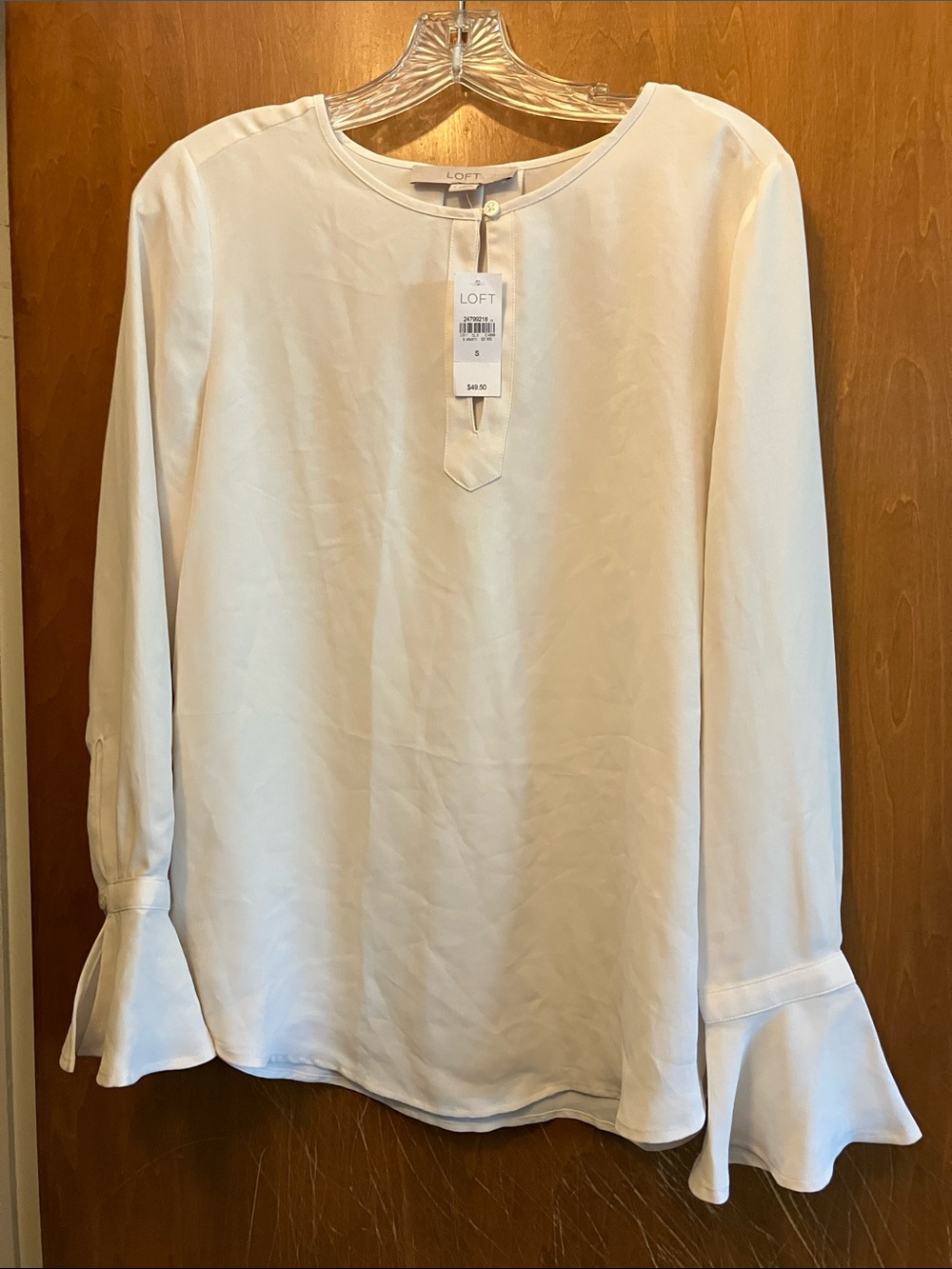 LOFT Cream Long-Sleeve Feminine  Blouse with Flared Ruffle Cuffs Size S NWT